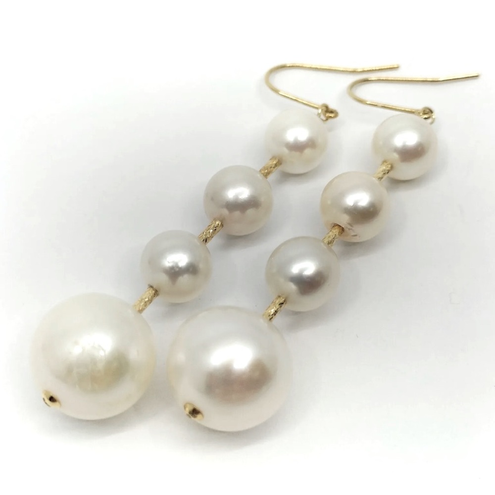 18K Akoya Dangling Megumi Brand